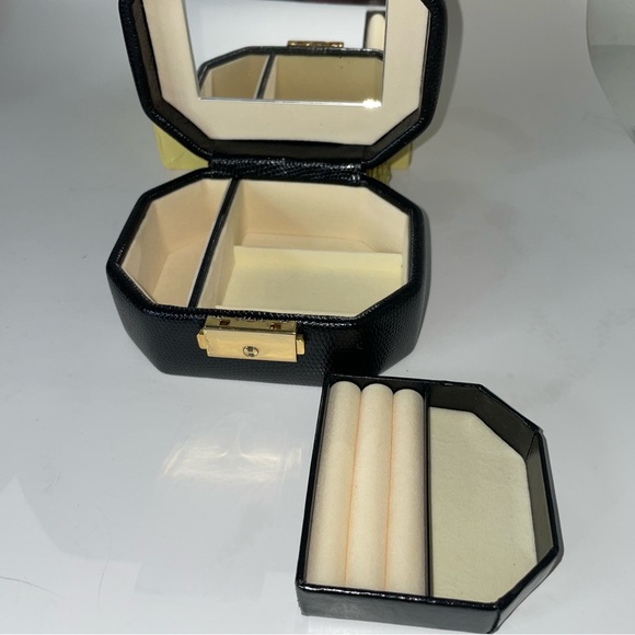 Wolf Designs Genuine Leather Black Travel Jewelry Box With Key and Tray - Picture 5 of 10